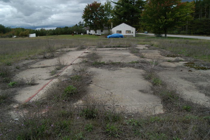 Hilltop Drive-In Theatre - September 2003 Photo